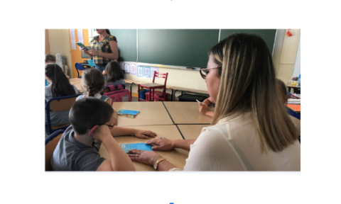 Dans une classe d'une école élémentaire du Val-de-Marne. Photo d'illustration. (MARION KREMP / MAXPPP)