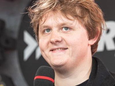 Gilles de la Tourette : quel est le trouble de Lewis Capaldi ?